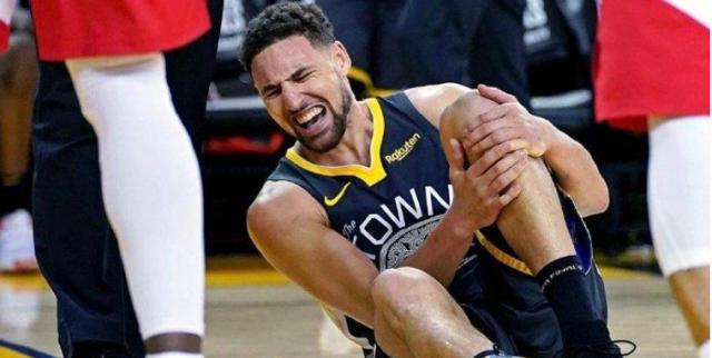 开云官方直播-从汤普森的视角看欧文受伤 人生剧本或许早已写好