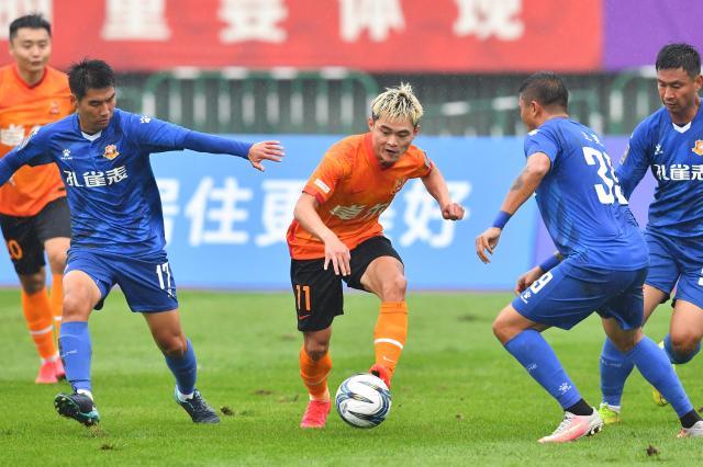 kaiyun sports-武汉踢疯了！黄紫昌2场造4球 李霄鹏下轮反戈泰山